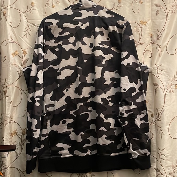 Adidas’s Mens L/S sweater. Mint Condition - Picture 8 of 9